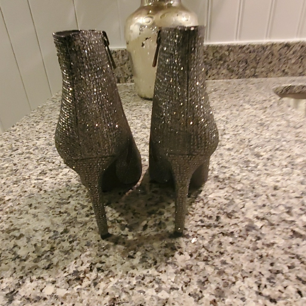 Shoes - Picture 4 of 6